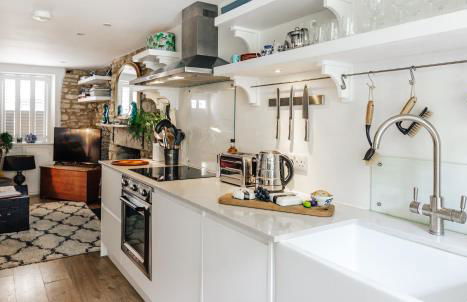 Delightful Cotswold Cottage for two, Log Burner, Garden & Dog Friendly - Photo 9