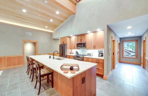 Luxe Valley Home with Sauna and Hot Tub Near Mazama - Foto 7