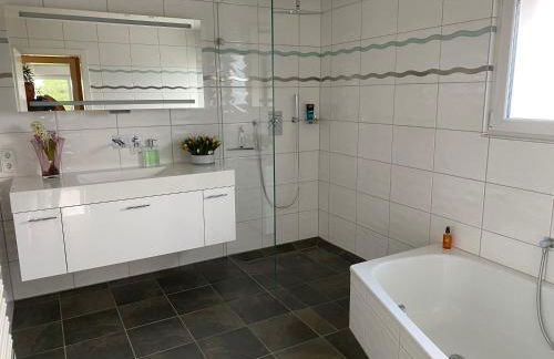 Luxusushome & traumhafter Seeblick - Photo 6