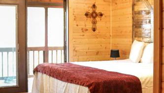 Amazing Family Vacations in Nature in this Cute Log Cabin near Austin, Texas - Foto 4