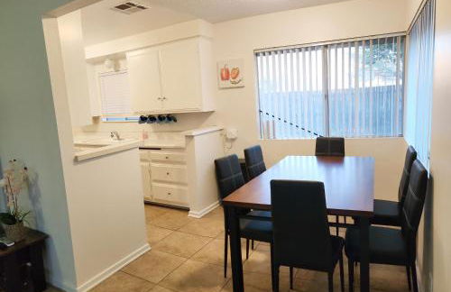 Private, Spacious, 4x Queen, 300 MBPS Internet with Backyard! - Foto 7