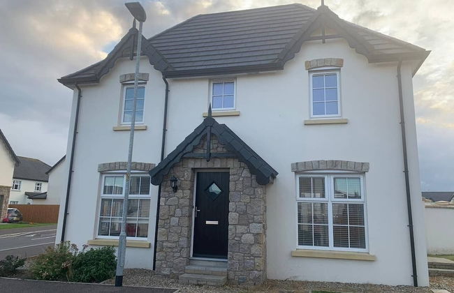 Stylish & Modern 3 Bedroom Home - Foto 1