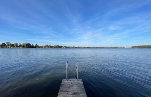 Idyllisches, neu renoviertes Haus mit Steg am See - Photo 1
