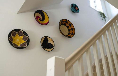 Modern Home on Edge of Cotswolds Private Parking - Photo 12