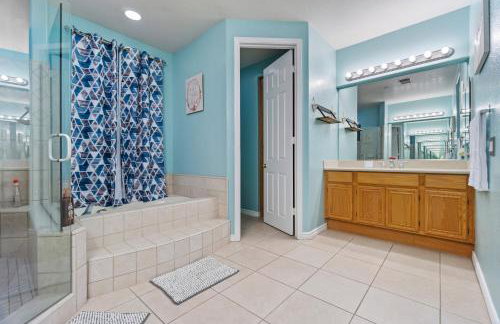 Entire Private Home with 5 Bedrooms 4 Bathrooms 3000 Sq ft Villa, Pool, Hot Tub, Nature, Garage, Winery, Available Now - Foto 27