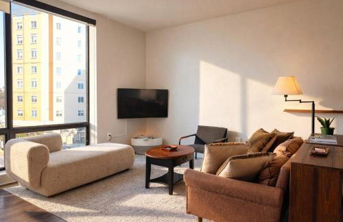 East Side Luxury 1BR Apt - Near Brady St with Balcony and Lounge - Foto 2