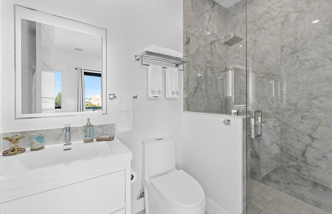 Luxury Seaside Escape Pool Dock Scenic Views - Foto 26