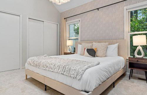 Lakeside Stay Metro, INOVA, Dining & Shops Nearby! - Foto 20