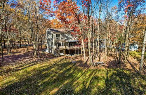 Vaulted Pines Lodge Hot Tub Game Room - Foto 33