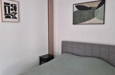 La longère du Moulin, logement T2 indépendant tout équipé avec cuisine, parking individuel avec portail, salon de jardin, belle grande chambre - Foto 14