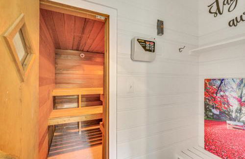 Serene Holmes Cottage Near Lakes and Trails! - Foto 10