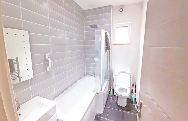 London 2-bed Apartment in Herbert Road - Foto 7