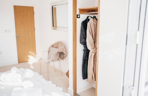 Oakgrove Apartment - 2 Bedroom with Terrance and private parking - Foto 12