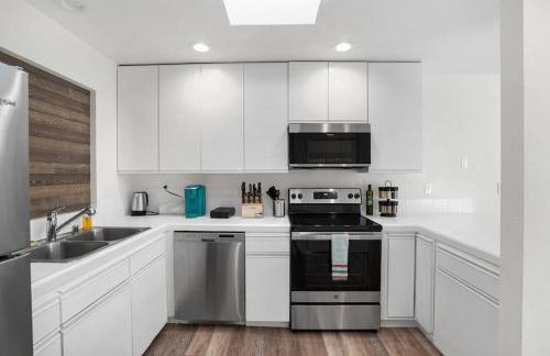 Spacious 5BR Coastal Retreat - 8 Beds Beach & Golf - Old - Photo 22