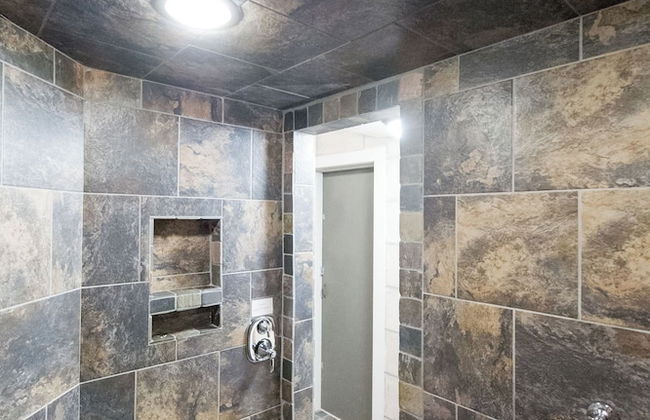 Eureka Springs Treehouses, Hobbit Caves & Castles - Photo 48