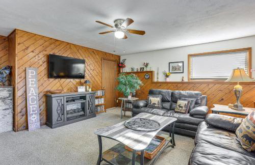 Pet-Friendly Pine Home Near Hiking and Fishing! - Photo 1