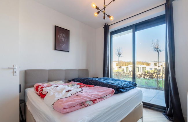 Cozy Villa With Lakeside Views - Photo 11