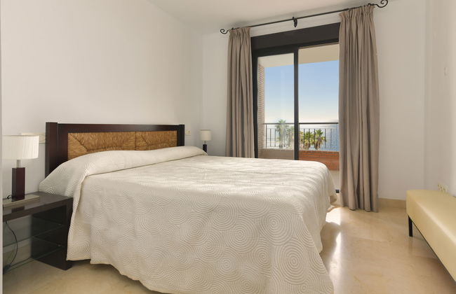 Front Amazing - Photo 7