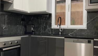 MON ART - Piso turístico en el centro de Logroño - ESTACIÓN DE TREN LOGROÑO - Foto 4, stove, dishwasher