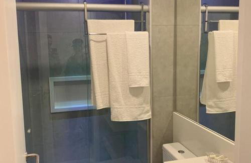 Guarajuba Summer Flat Melhor localização de Guarajuba e melhores Flats Beira Mar de Guarajuba Dispomos de 4 flats decorados no mesmo condomínio Aqui você não precisa de carro para nada Faça tudo à pé - Foto 39