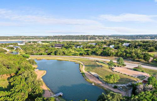 Lake Travis Retreat - 5BR with BBQ & Pickleball - Foto 40