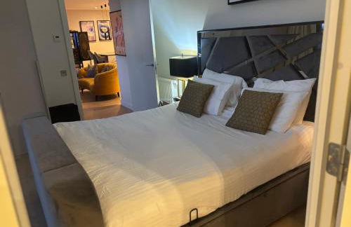 Stunning and central three bedroom Penthouse with roof terrace - Photo 6