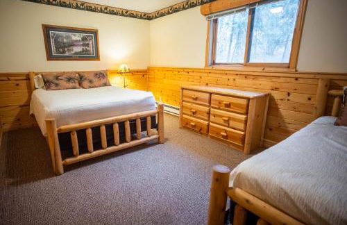 Spacious 6Bedroom Cabin Style Home - Sleeps 18 - Near Birch Lake - Timber Bay - Parking - CB13 - Foto 22