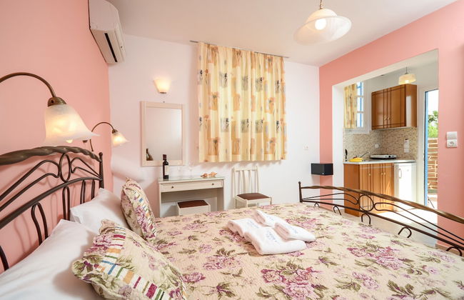 Sun Beach Hotel - Photo 4