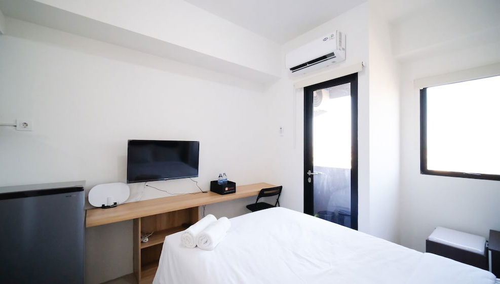 Comfy And New Studio At Citraland Vittorio Apartment - Foto 1, Habitación