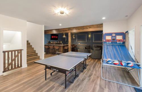 Lux Riverfront Retreat- Hot Tub, Game Room, Views! - Photo 10