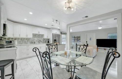 Sleeps 8 Near Busch Gardens with BBQ and Fenced Yard - Foto 39