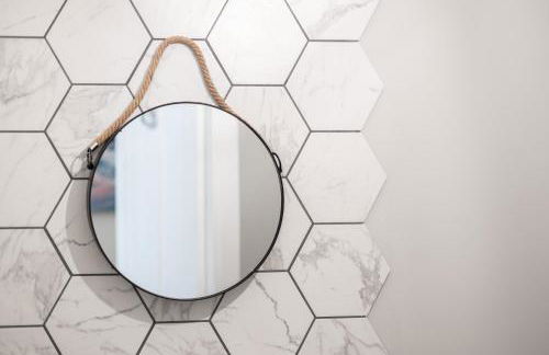 Extravagant 6 Bed Victorian Townhouse with Hot Tub - Photo 19