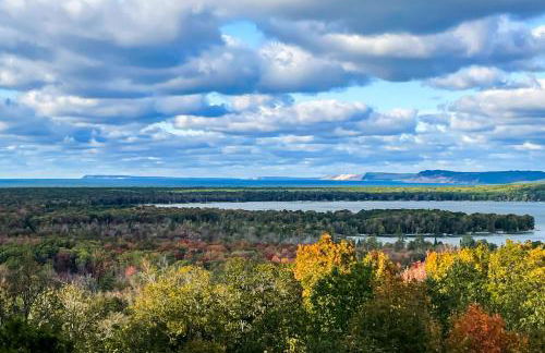 1 Mi to Crystal Lake! Couples Retreat with Deck - Photo 28