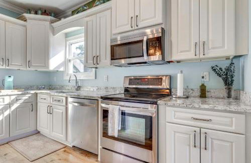 Waterfront Gulf Coast Home with Outdoor Oasis! - Foto 10