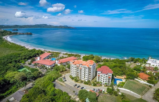 Fifth-Floor Condo with Breathtaking Ocean Views, Stylish Interior & Prime Location Near Flamingo Beach - Foto 38