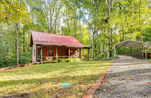Soak in Hot Tub, Explore Outdoors Cleveland Cabin - Foto 25