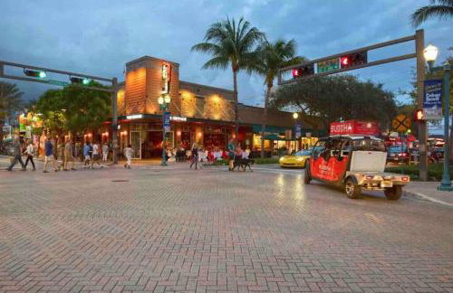 New Designer's Dream Delray Beach Oasis Heated Pool, Large Patio, Close to the Ave - Foto 51