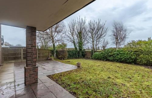 Tudor Style Seafront Home Sea Views Shoebury - Pass the Keys - Foto 9