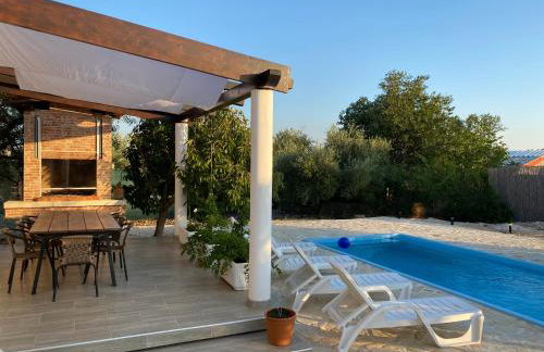 Villa Bubica- cozy holiday home in rural area with pool - Photo 32