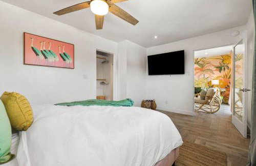 Whimsical Oasis Retreat by Rather Be Properties - Foto 55