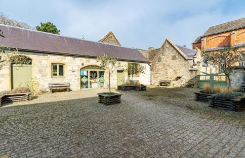 The Old Abbey Farmhouse - Stay at Quarr Abbey Monastery - Pet-Friendly Farmhouse with History & Countryside Views, surrounded by woodland & nature - Photo 49