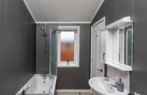 Family Luxury York Cabin Retreat with hot tub - Foto 61