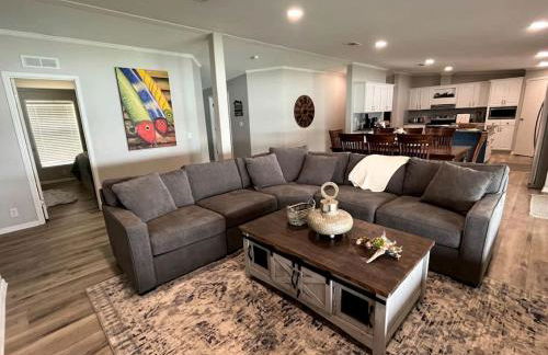 Spacious Vacation Rental with Stunning Lake Views from the Incredible Deck for an Amazing Getaway in Sabine National Forest in Hemphill, Texas - Foto 2