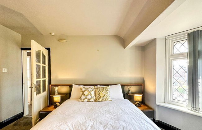 Beautiful Detached Villa - Jacuzzi Bath - Parking - Foto 27