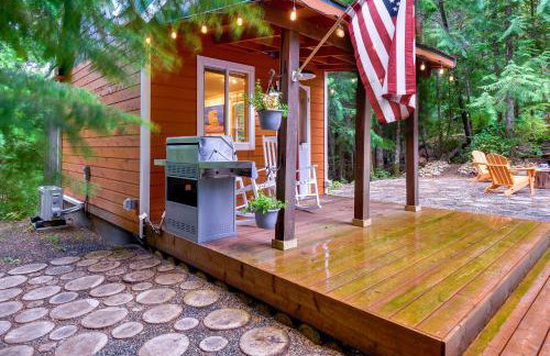 Adorable A-Frame Cabin, Steps to Lake Cushman! - Foto 15