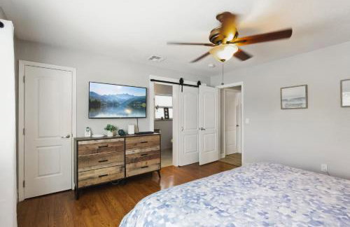 3BR 2BA Heated Pool Home Pool Table Great Location - Foto 16