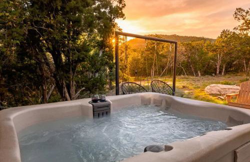 Canyon Family Yurt Cabin - Hot Tub Loft Full Kitchen & Bath - Photo 1