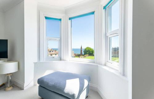 Rooftop Hideaway -Central Coastal Flat - Sea Views - Photo 1