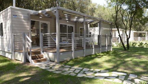 Serene Stay by the Shore - Photo 4