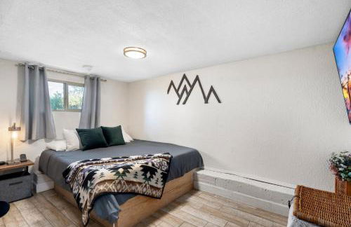 NEW! HUGE 5BR Mountain Views Game Room Hot Tub Lawn Games BBQ - Photo 68